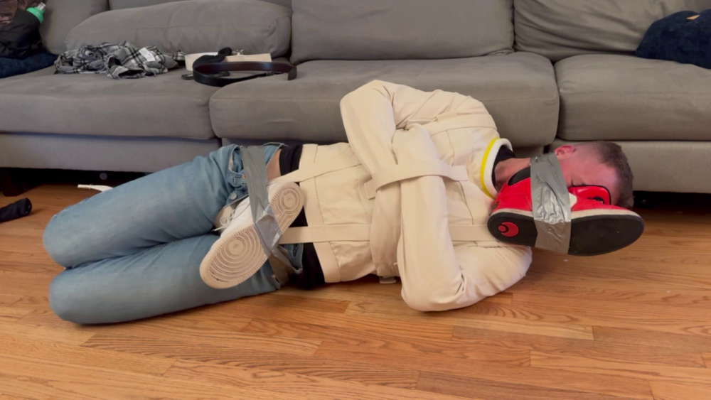 Sneaker Sniffer - Caught by Straight Friend